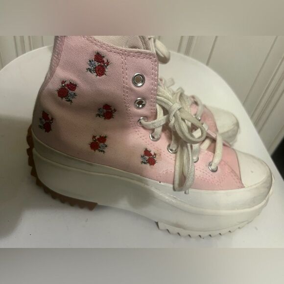 - Converse Chuck Taylor All Star Pink With Roses Sz 6 - Picture 2 of 11
